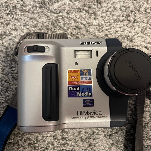 Vintage Sony FD Mavica Camera - Picture 1 of 8